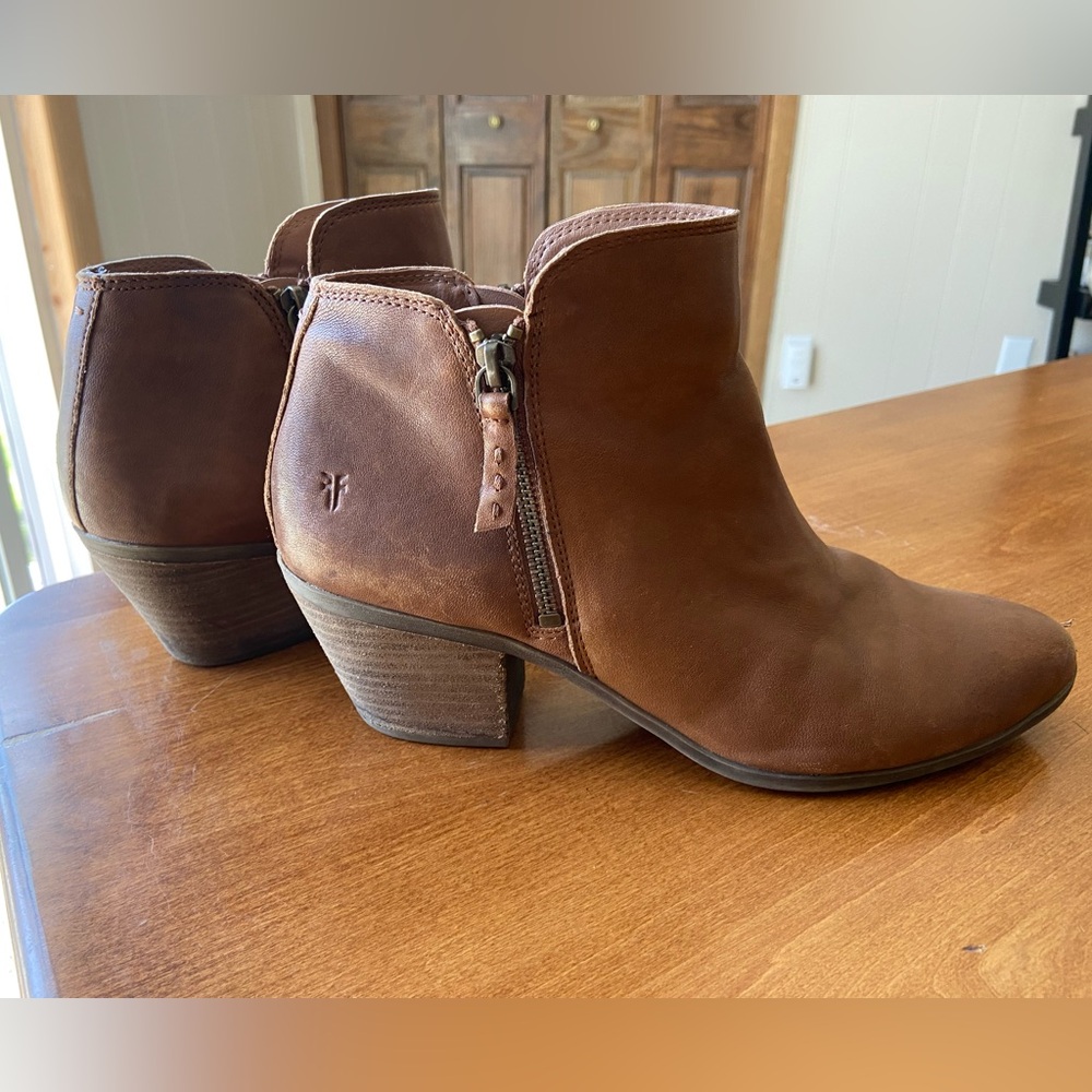 Frye Women's Brown Leather Ankle Boots Judith Double Zip